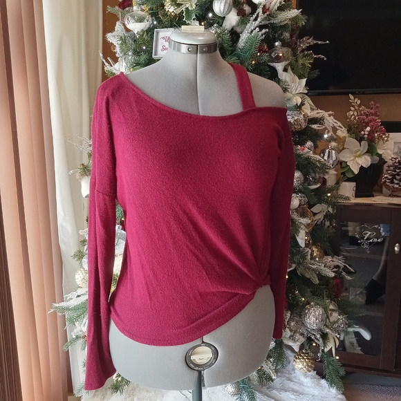 Mm Mm Mm cold shoulder top - Picture 8 of 11